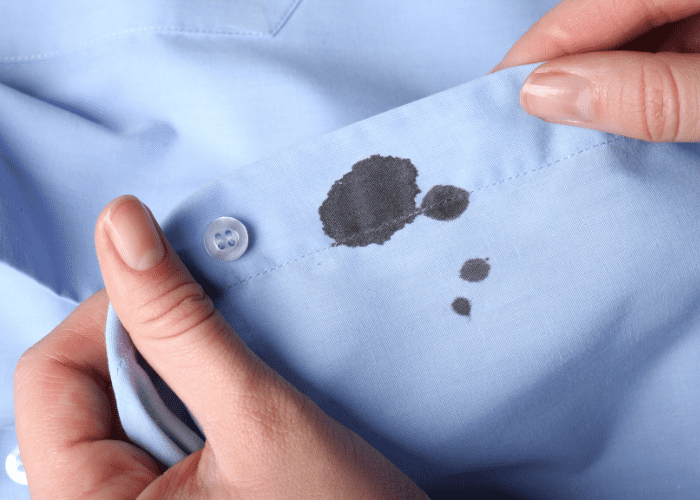 tache d'encre chemise bleu